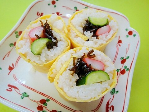 カニカマきゅうりしそ昆布の卵巻き寿司